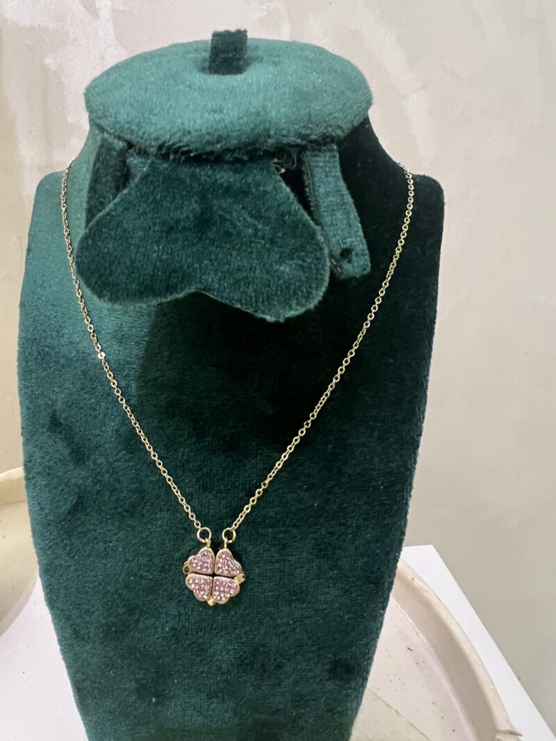 Collier Plaqué Or avec Pendentif 4 Cœurs en Forme Circulaire et Ouvrable – Élégance et Symbolisme
