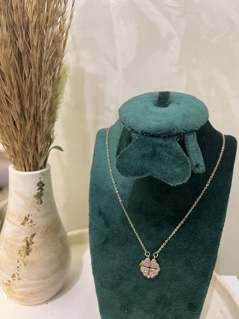 Collier Plaqué Or avec Pendentif 4 Cœurs en Forme Circulaire et Ouvrable – Élégance et Symbolisme