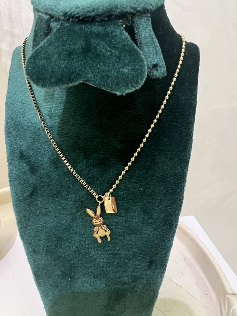 Collier Plaqué Or avec Pendentif Lapin – Élégance et Douceur