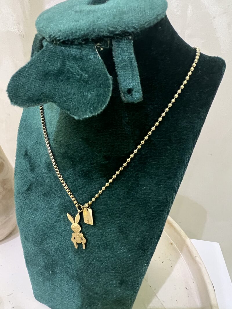 Collier Plaqué Or avec Pendentif Lapin – Élégance et Douceur